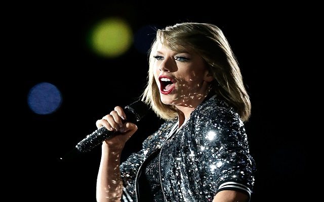 Taylor Swift Is Reportedly ‘Hanging Out’ With NFL Star Travis Kelce