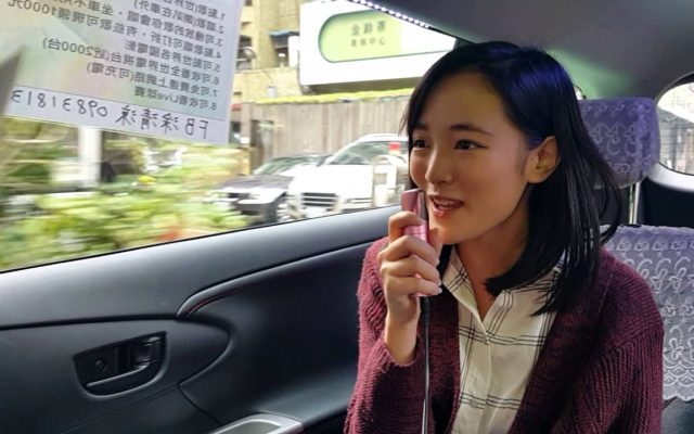 Taxi Driver Holds Karaoke Contests Inside His Cab