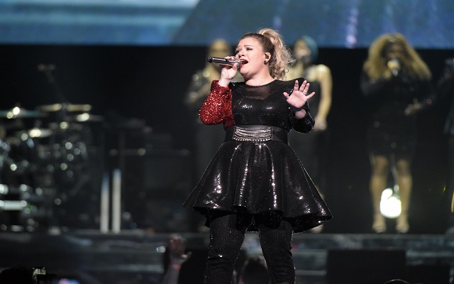 Kelly Clarkson Says She’s Written 60 New Songs During Divorce Process