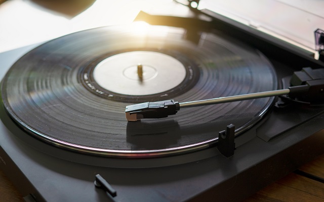 Vinyl Revenue Overtakes CDs For The First Time Since 1986
