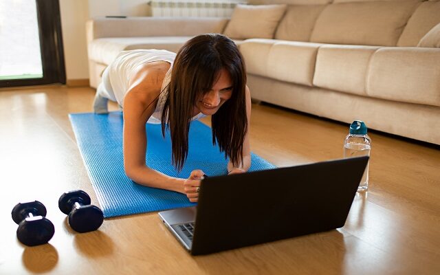 5 Sneaky Little Ways To Burn Calories While Working