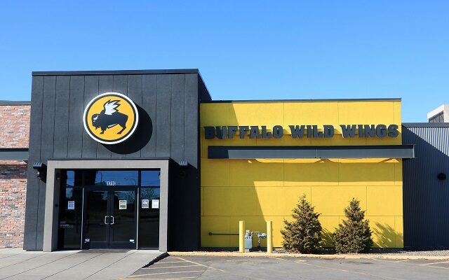Buffalo Wild Wings Adds Wing-Topped Pizza